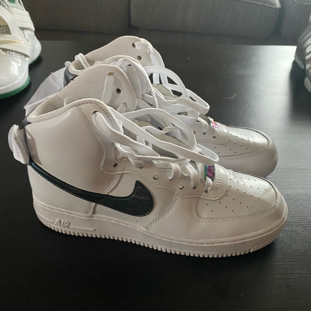 Nike - Picture 2 of 4